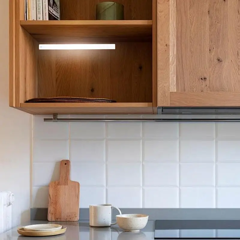 Luce dell'armadio con rilevamento del movimento striscia luminosa a LED ricarica USB luce magnetica per armadio con regolazione a 3 colori per angoli scuri interni