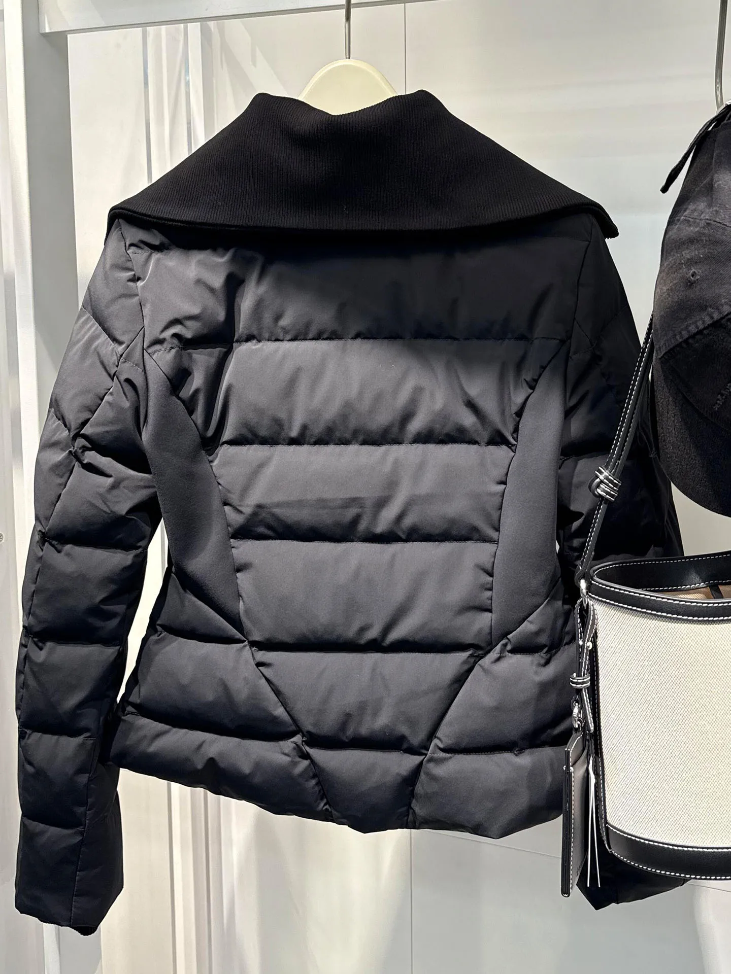 Kurtka puchowa damska Ele ort, nowość na zimę 2025, wyszczuplająca, z wysokim stanem, zapinana na zamek, kolorowa, do pracy, elegancka.