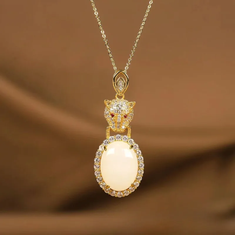 

Natural gold jade leopard head water droplet shaped pendant for fashionable women