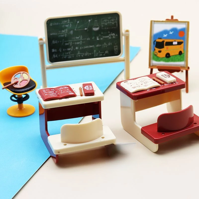 Mini Casa de Brincadeiras em Miniatura Dollhouse, Mesa do Estúdio de Aula, Quadro e Cadeira, Modelo para Boneca, Mobiliário Escolar e Ornamentos, 1 Conjunto