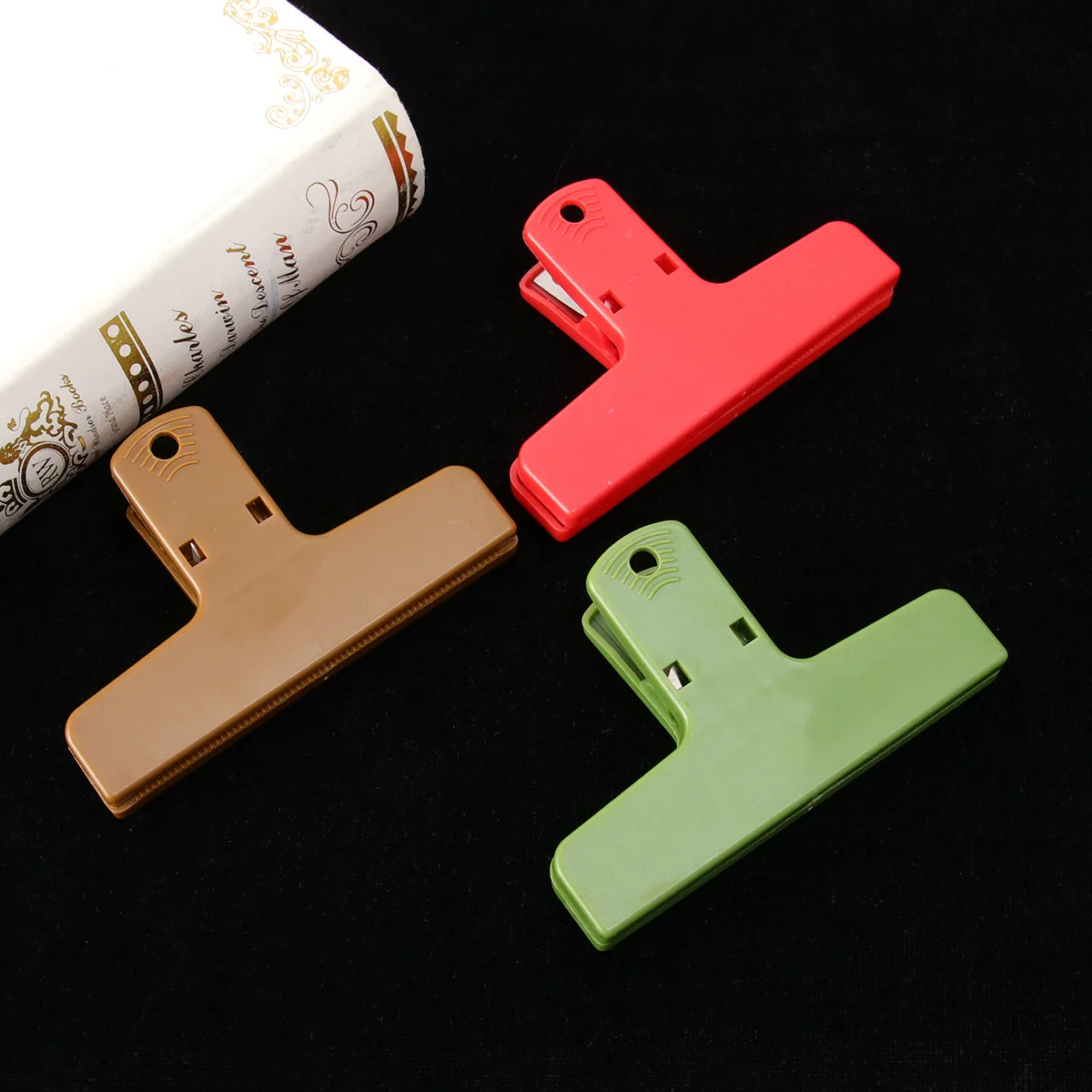 

3pcs Hand Account Bill Clips Premium Plastic Notepad Holder For Office Home Retro Colorful Bill Clasp Clips Schedule