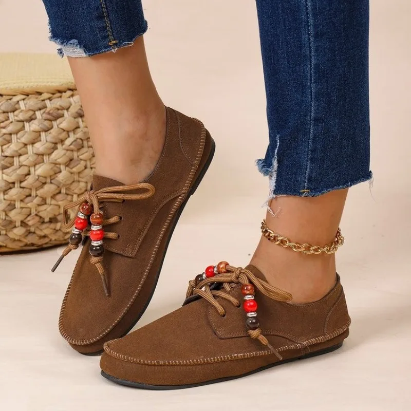 

2025 г. Женская обувь на плоской подошве. Новая осенняя повседневная обувь с круглым носком. Женские туфли на шнуровке с бусинами в стиле ретро. Женская Обувь.