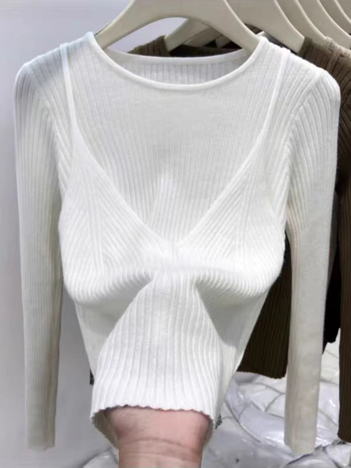 تي شيرت نسائي بتصميم ريترو يحاكي القطعتين، ملابس محبوكة ضيقة، قميص أساسي، سترة للربيع والخريف والشتاء، مناسب للعمل