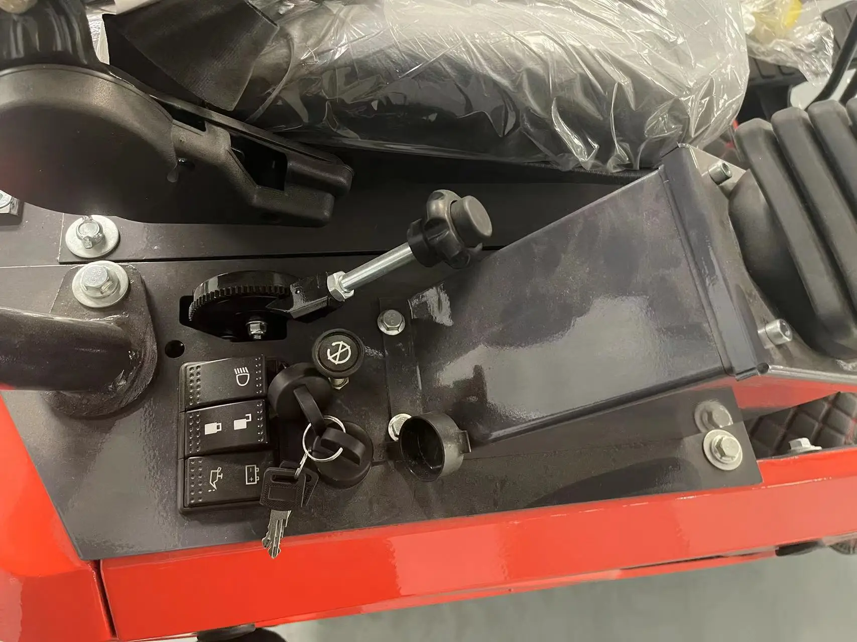 Excavator kecil murah 1,5 ton dan 1,8 ton laris manis. Excavator mini dengan kabin pengemudi sedang dijual.