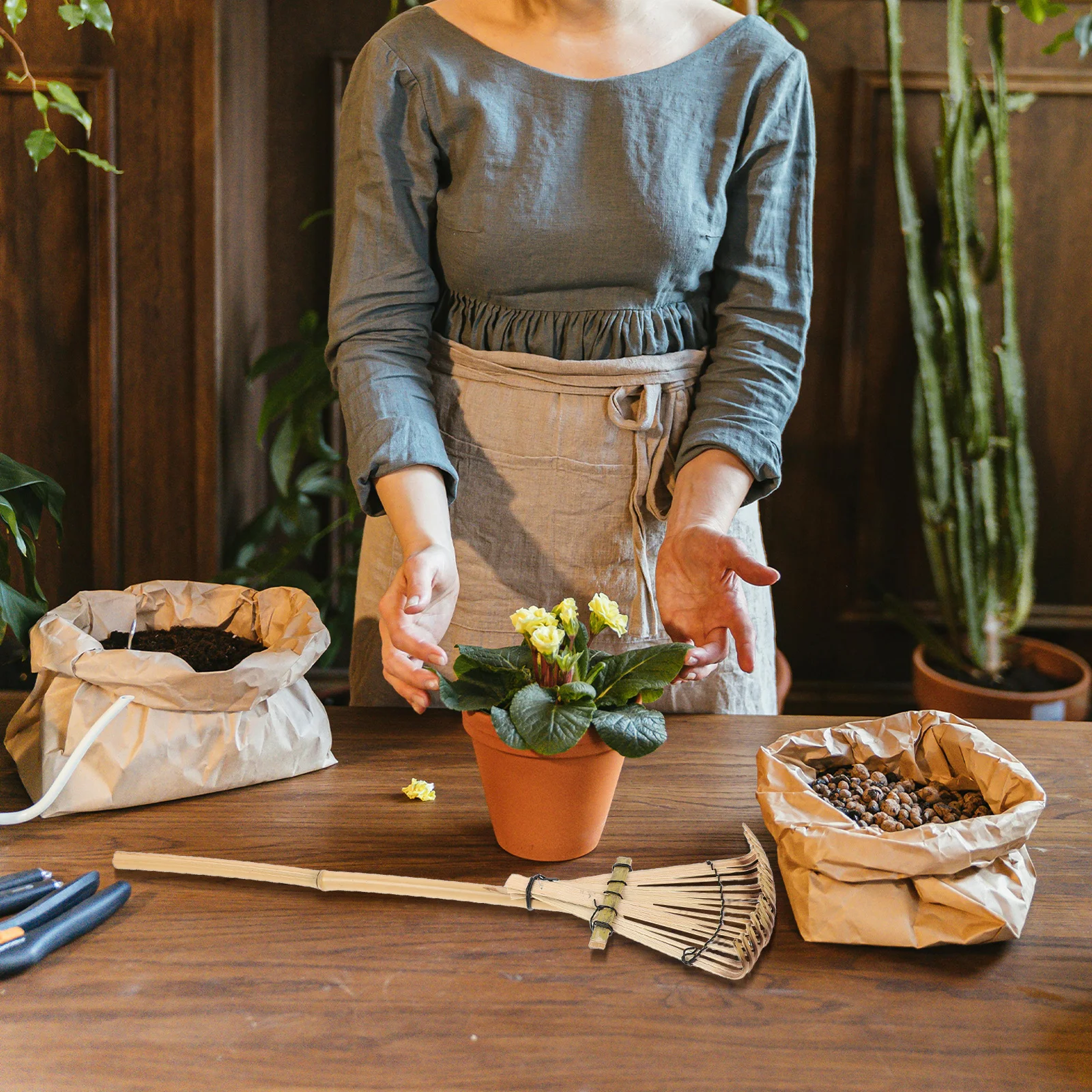 

Garden Rake Bamboo Lightweight Durable Comfortable Grip Sand Leveling for Parks Courtyards Small Handheld Sand Table Rake