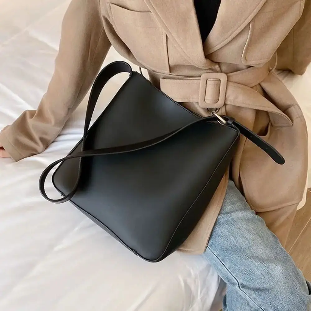 

Large Capacity French Messenger Bags Hanging Pouch Zipper Pu Leather Composite Bags Retro Solid Color Texture Underarm Bags