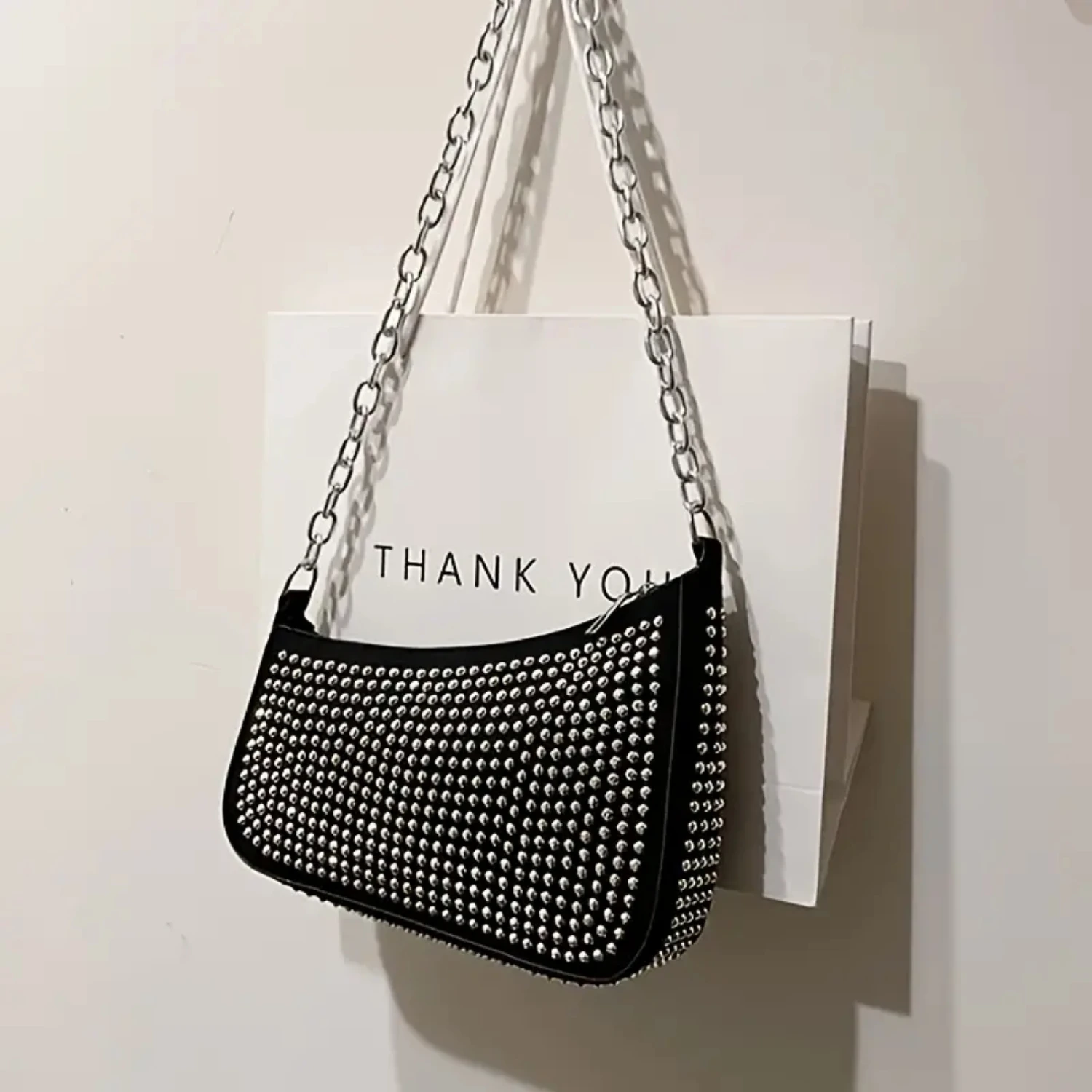 

Glamorous Sparkling Rhinestone Decor Women's Chain Shoulder Bag for an Elegant and Convenient Carrying Experience with Delicate