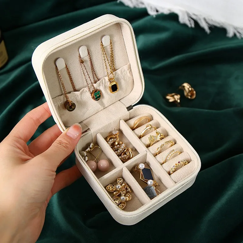 

1 portable jewelry storage box for small and delicate accessories, suitable for earrings, studs, necklaces, rings