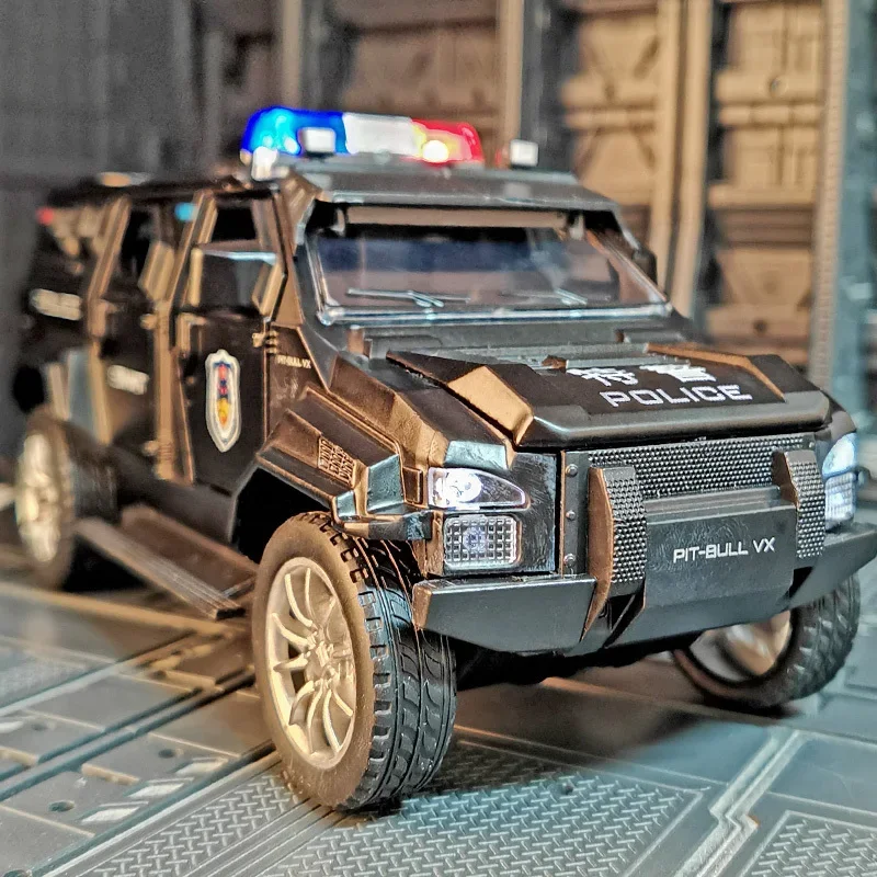 1:24 Jeeps Alloy Modified Armored Car Truck Model Diecast Toy Off-road Vehicles Metal Police Explosion Proof Car Model Gitf