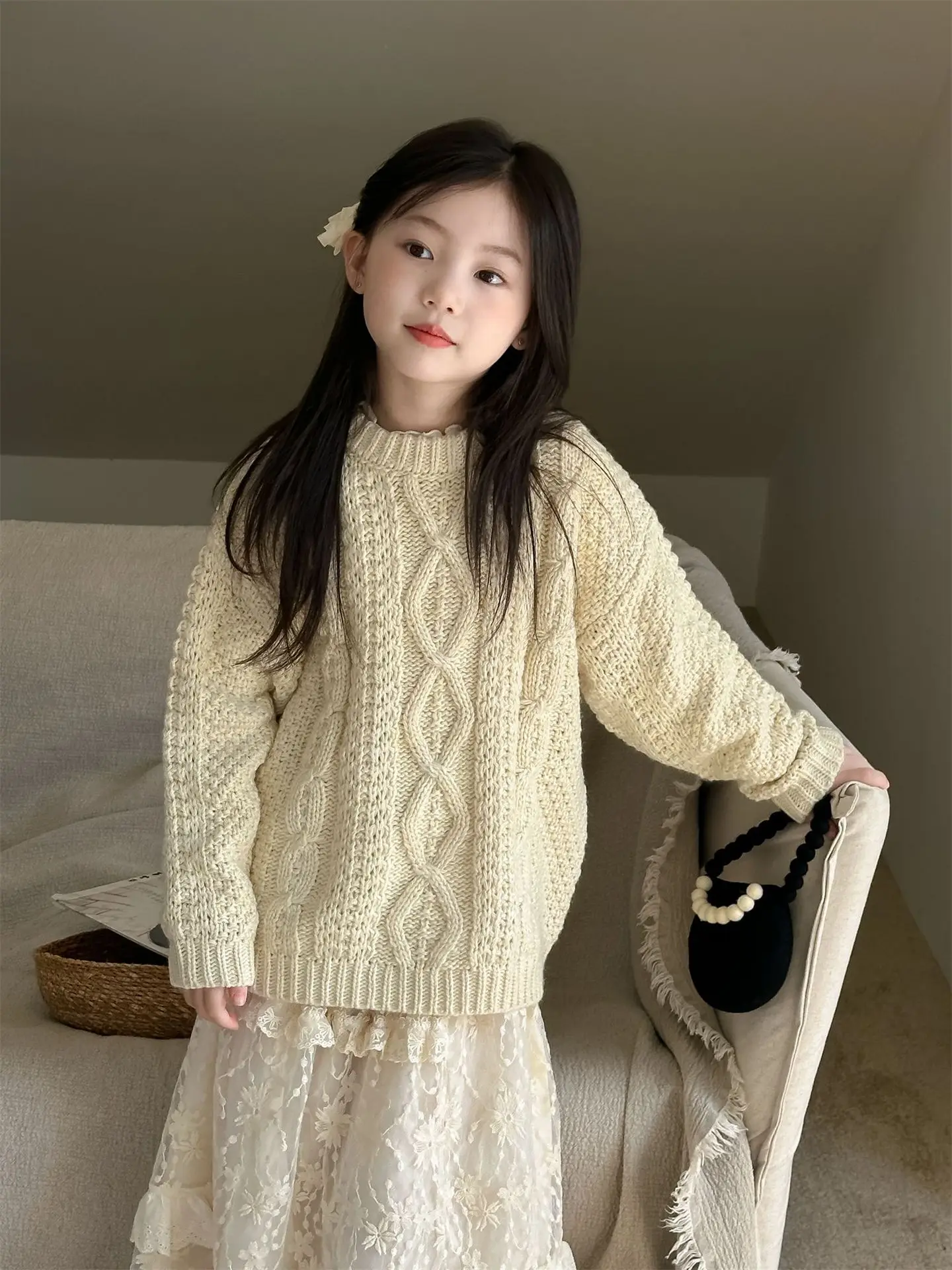 Girls sweater 2024 autumn new childrens wear Korean style foreign style comfortable lazy soft waxy twist knitted sweater casual