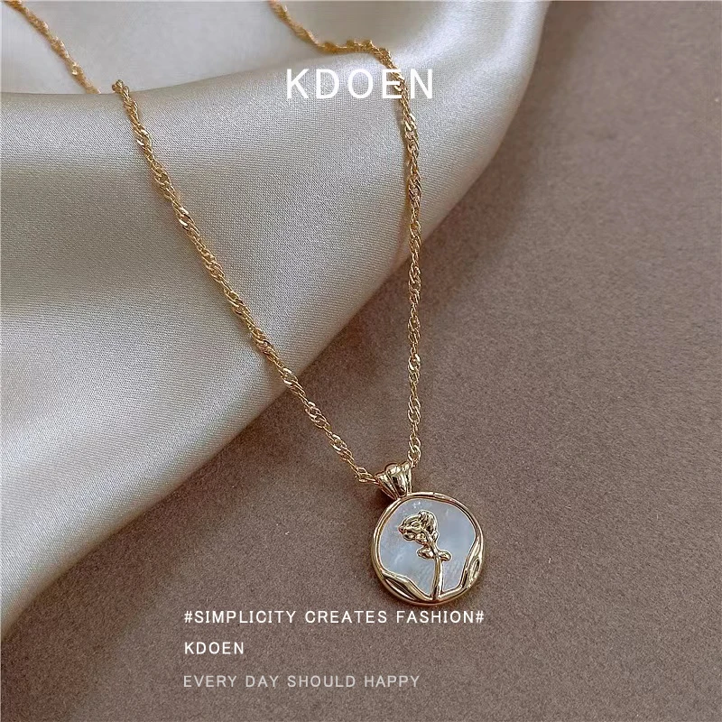 

Elegant Design White Enamel Rose Flower Pendant Gold Color Chain Necklace 2023 Fashion Jewelry for Women's Girl‘s Sexy Necklace