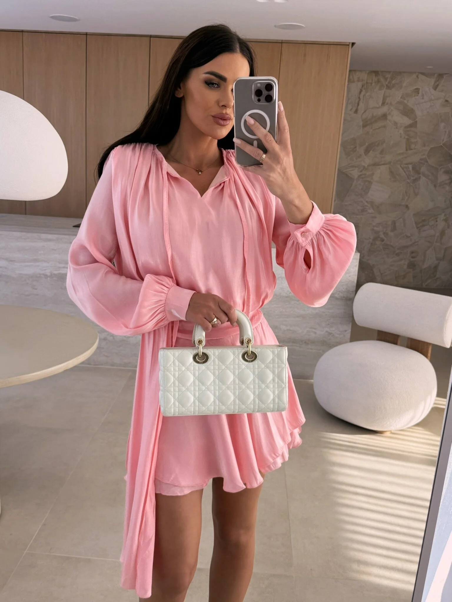 2025 Mini abito da donna in vita a maniche lunghe con scollo a V tinta unita