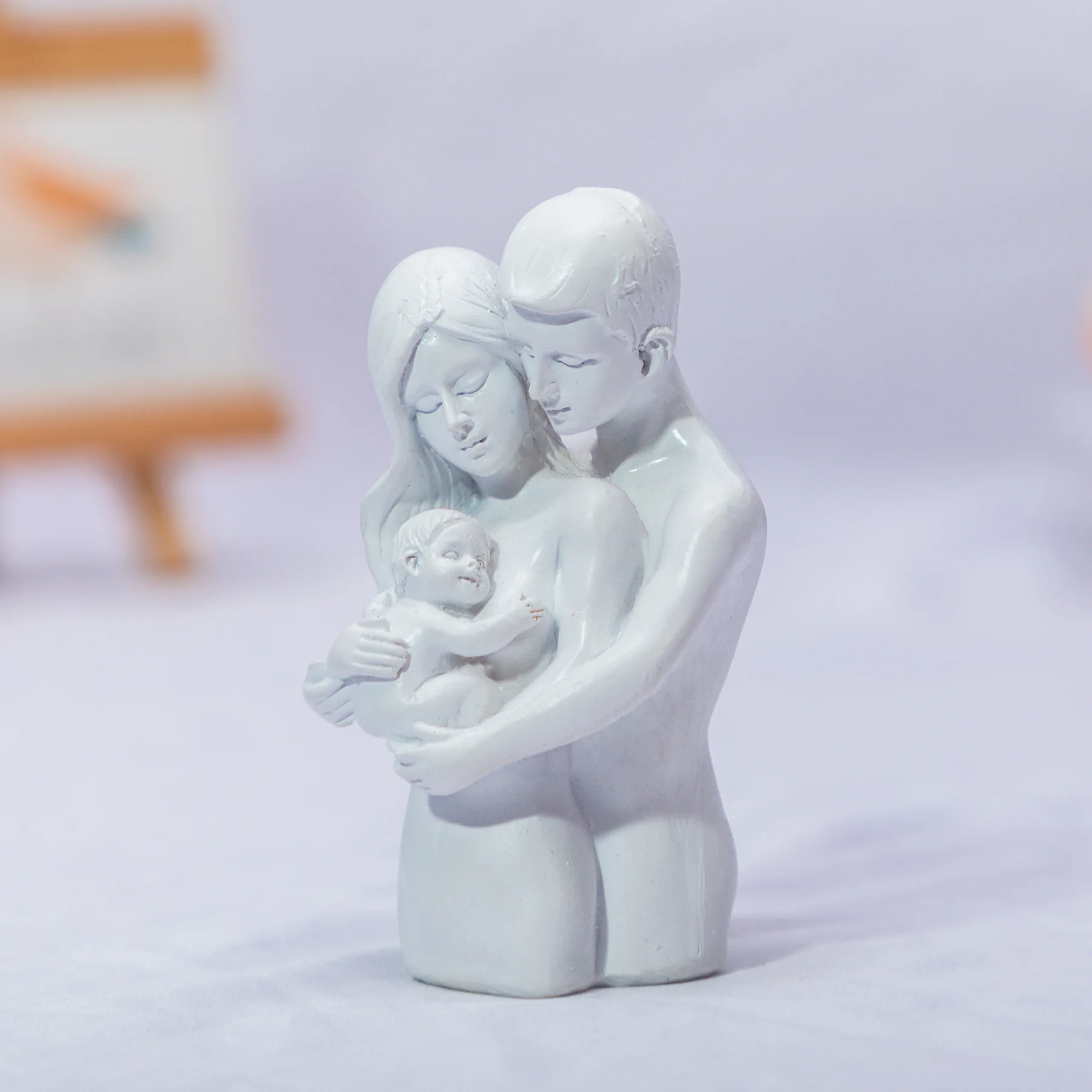 

A family of three warm home desktop resin ornaments