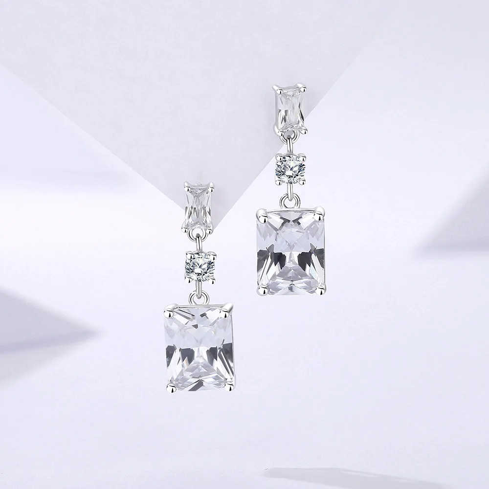 

S925 Pure Silver Four Claw Square Sugar Zircon Earrings Women's High Grade Square Diamond Earrings Wedding Jewelry