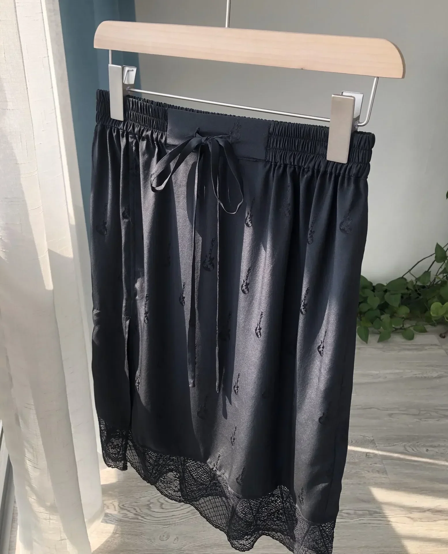 Clearance Price Women 100% Silk Elastic Waist Black Drawstring Lace Trim Guitar Jacquard Skirt