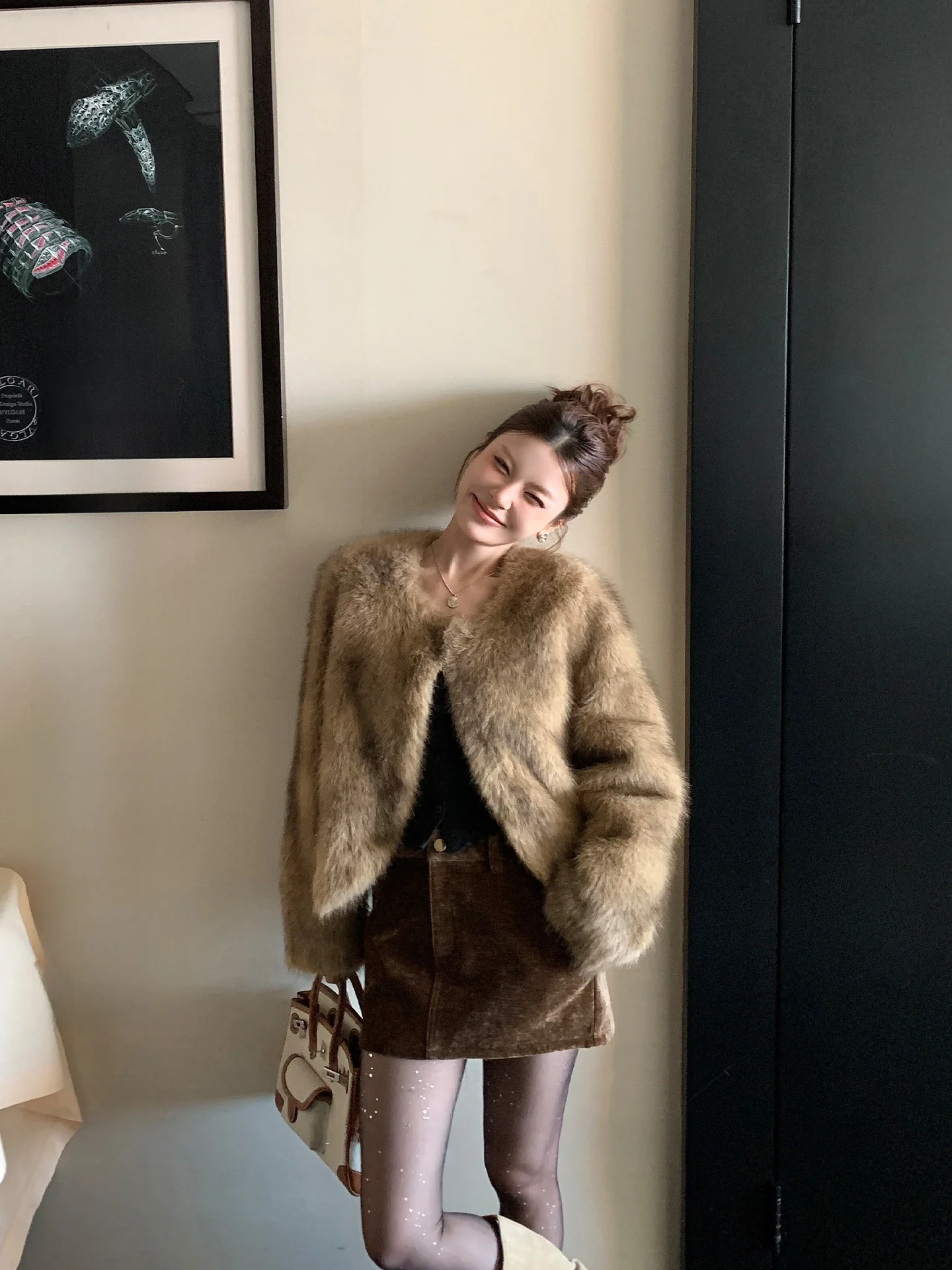 

LIONE Vintage Fur Coat Eco-friendly Dye Sharp Color Coffee Brown Women's Outerwear round Collar Long Sleeve Standard Fit