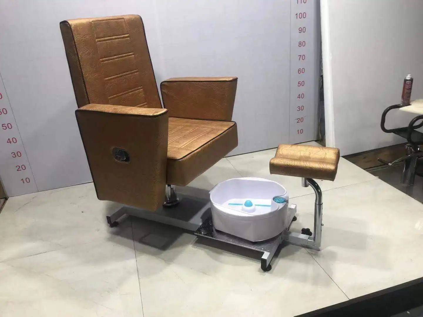 Simple&Cheap Gold Pedicure Chair Manicure Chair SPA Pedicure Massage Chair With Foot Bowl