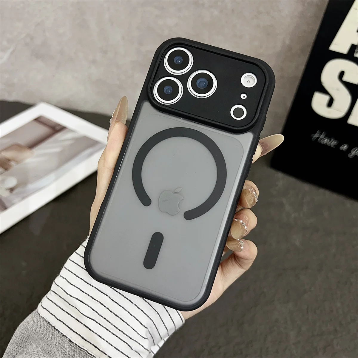 Matte magnetische durchscheinende kabellose Lade-Telefonhülle für IPhone 17 Air 16E 16 15 14 13 12 11 17 Pro Max für Magsafe Cover
