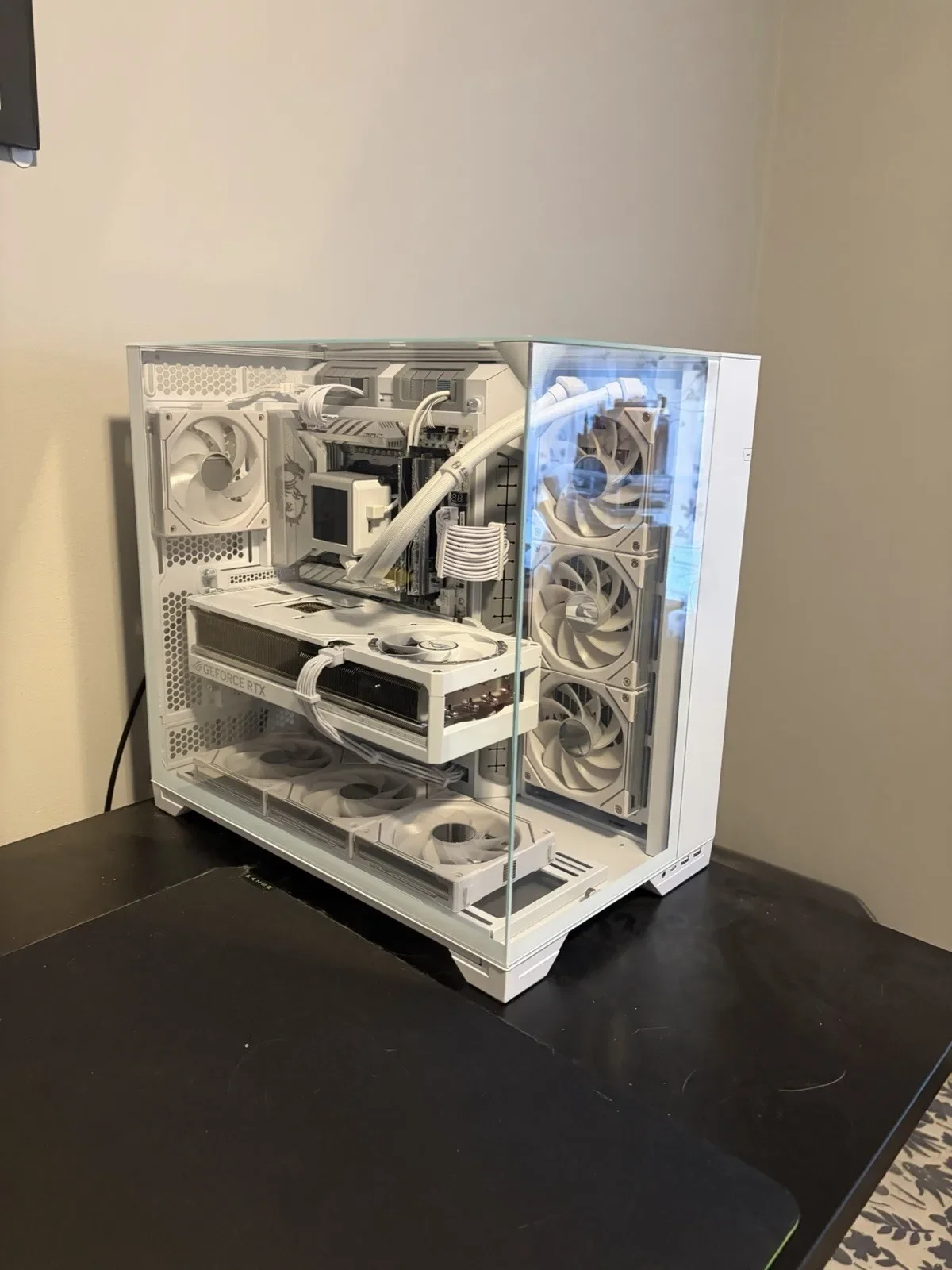 Op maat gemaakte pc Asus 5090 + Ryzen 7 7800x 3D + 32 GB Ram + 4 TB opslag