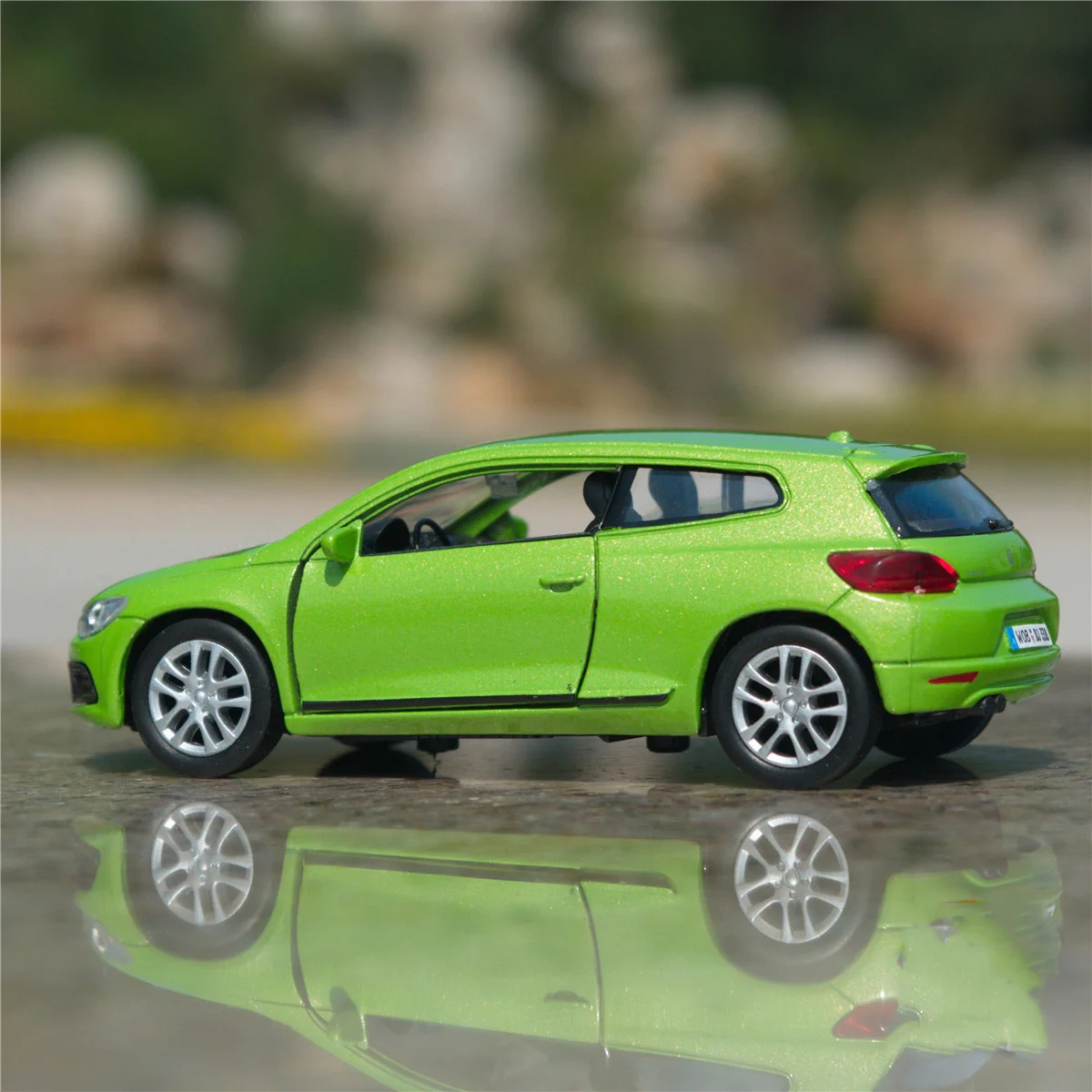 1:38 Volkswagen Scirocco Alloy Car Model Diecasts Metal Toy Vehicles Car Model High Simulation Miniature Scale Childrens Gifts