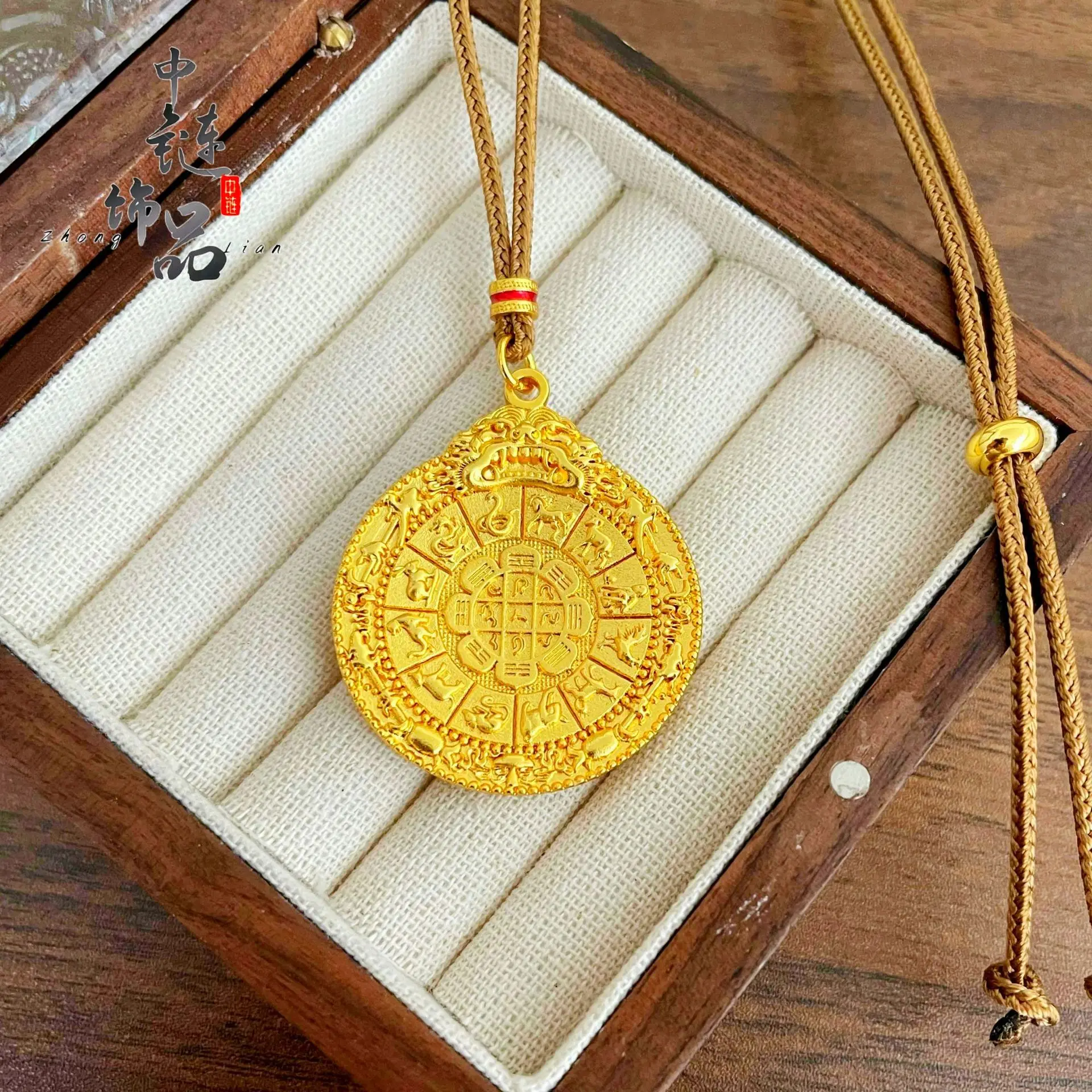 9999 gold twelve zodiac signs nine-grid eight-triangle charm pendant. Round pendant for wholesale.