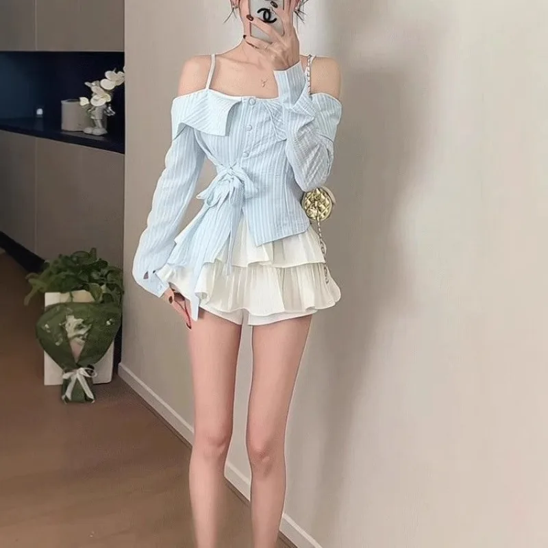 قميص أزرق نسائي جديد لربيع وصيف 2025 + تنانير ميدي عصرية بخصر غير منتظم وأربطة علوية طقم تنورة بطيات بكتف واحد