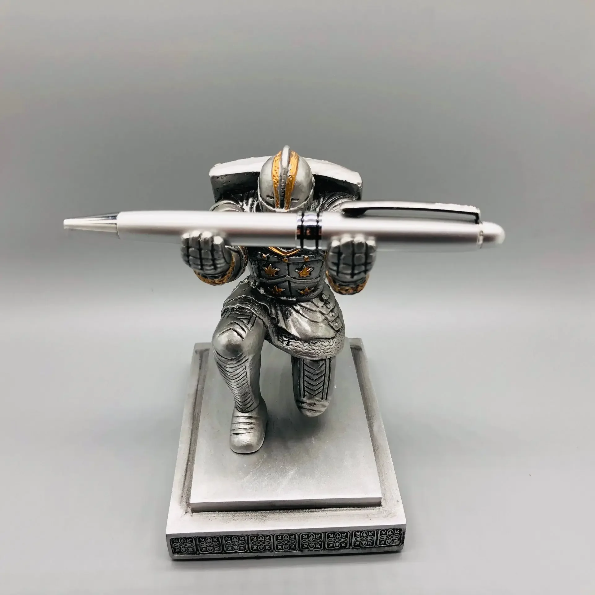 Knight Pen Holder Executive Shield Soldier Figurine Pencil Stand for Office Accessories Desk Organizer Monster Pencil Holder