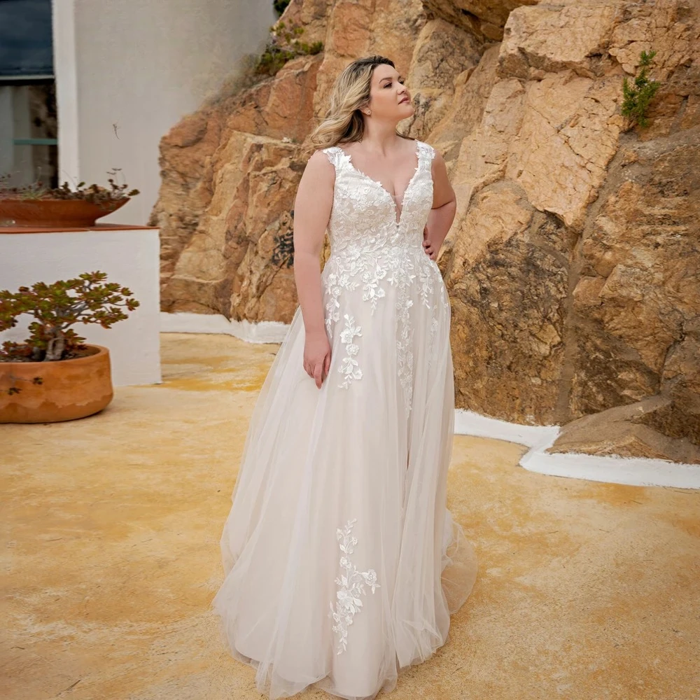 

Beach A-Line Wedding Dresses Plus Size V Neck Sleeveless Bridal Gowns Back Lace Up Sweep Train Tulle Vestido De Noiva