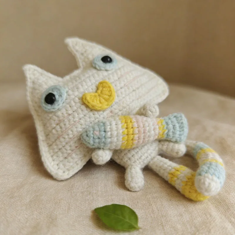 

Cat Holding Fish Ornament Amigurumi Small Gift Cute Cat Sculpture Fish Design Home Decor Collectible Figurine