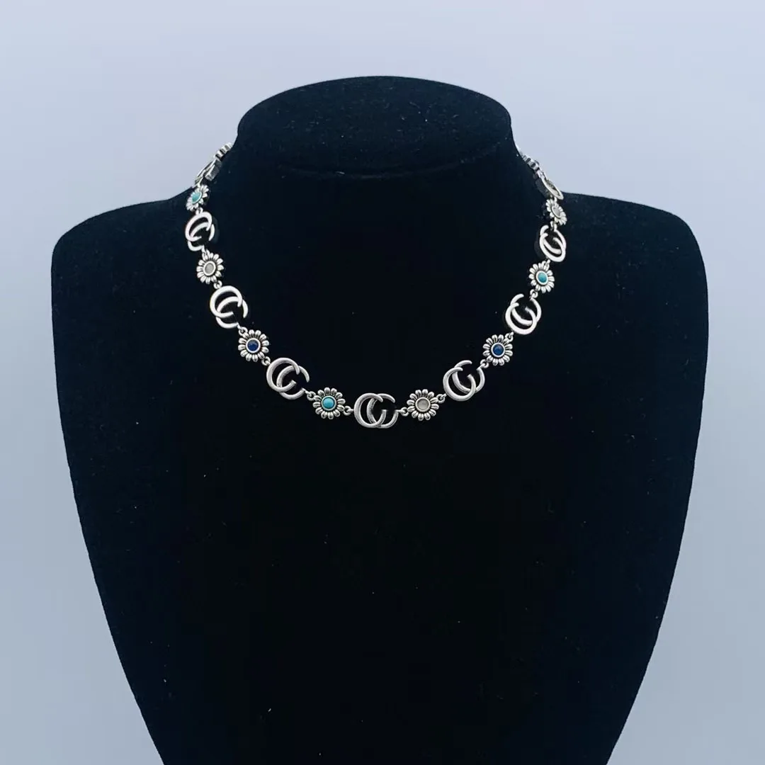 2025 قلادة جديدة كلاسيكية عتيقة مناسبة للنساء