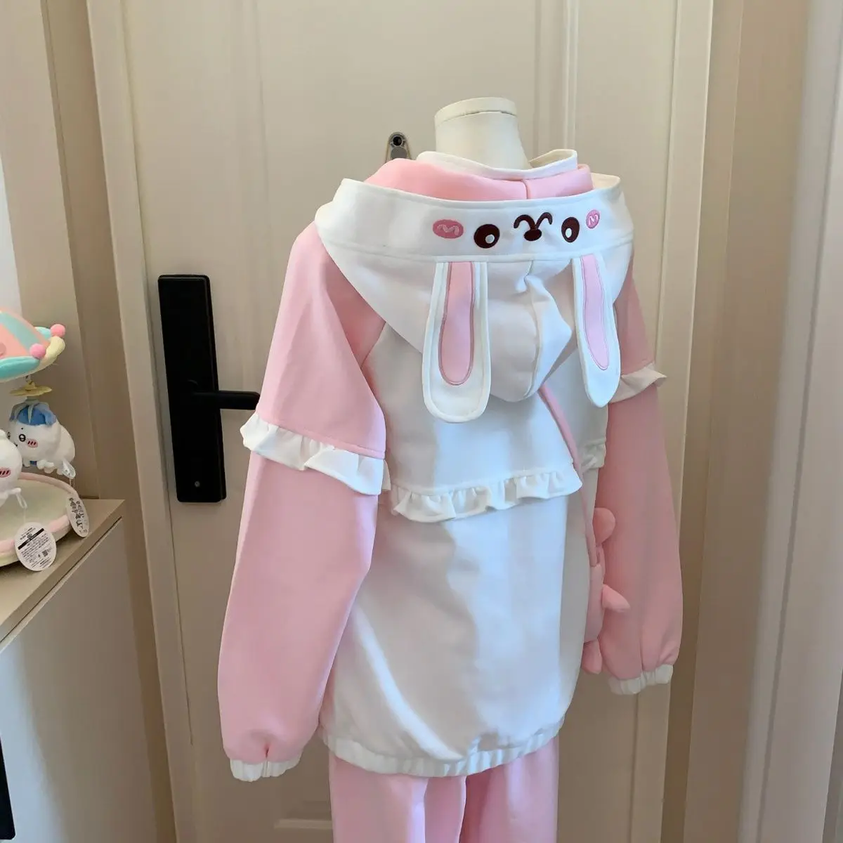 Niedliche Cartoon-Stickerei, Hasenohren, langärmeliger Kapuzenpullover + Freizeithose, passend zu süßen Mädchen-Zweiteiler-Sets für Damen