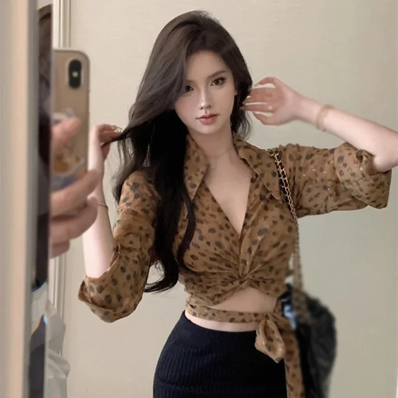 

Retro V Neck Leopard Long Sleeves Shirt Women's Shirt Expose Navel Slim Sexy Temperament Bandage