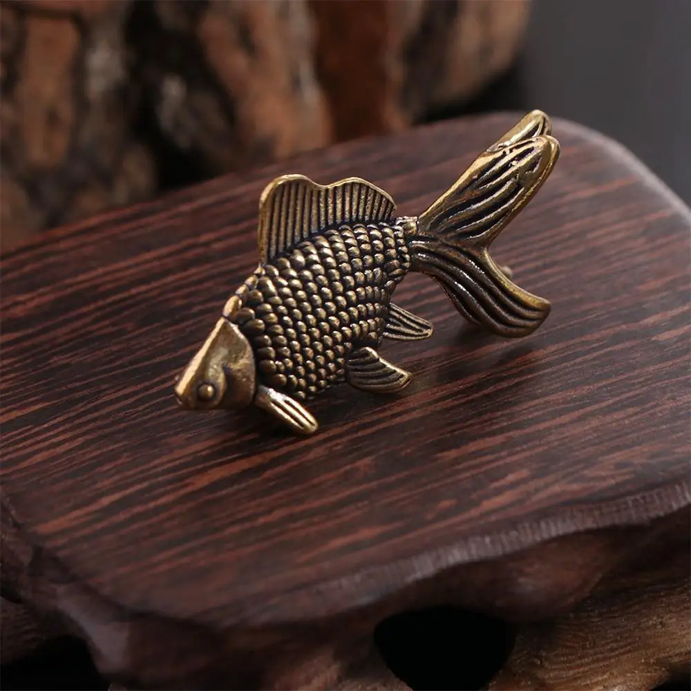 Cute Vintage Brass Goldfish Statue Ancient Elegant Goldfish Figurines Lifelike Exquisite Lucky Charm Animal Sculpture