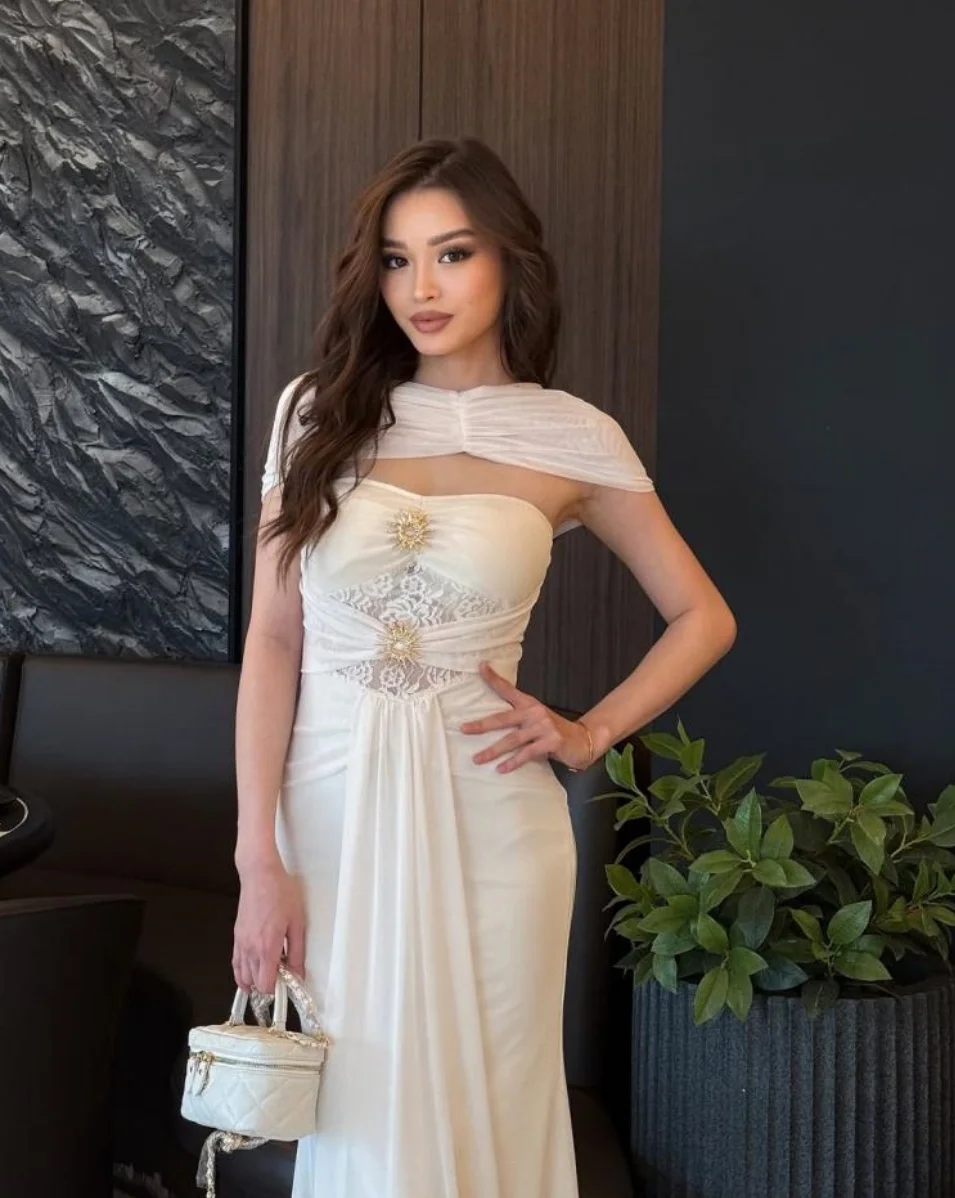 

Customized Elegant Metal Decoration Bateau Neck Lace Cutout Celebrity Evening Prom Dresses Trumpet Party Dresses Birthday Gowns