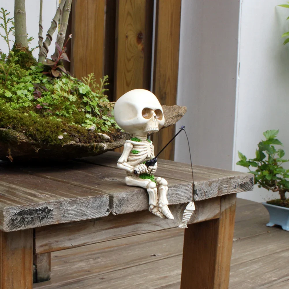 

Resin Cute Skull Fisher Sculpture Halloween Decor Mini Skull Figurines 20PCS Mini Skull Heads for Outdoor Garden Yard Lawn Pond