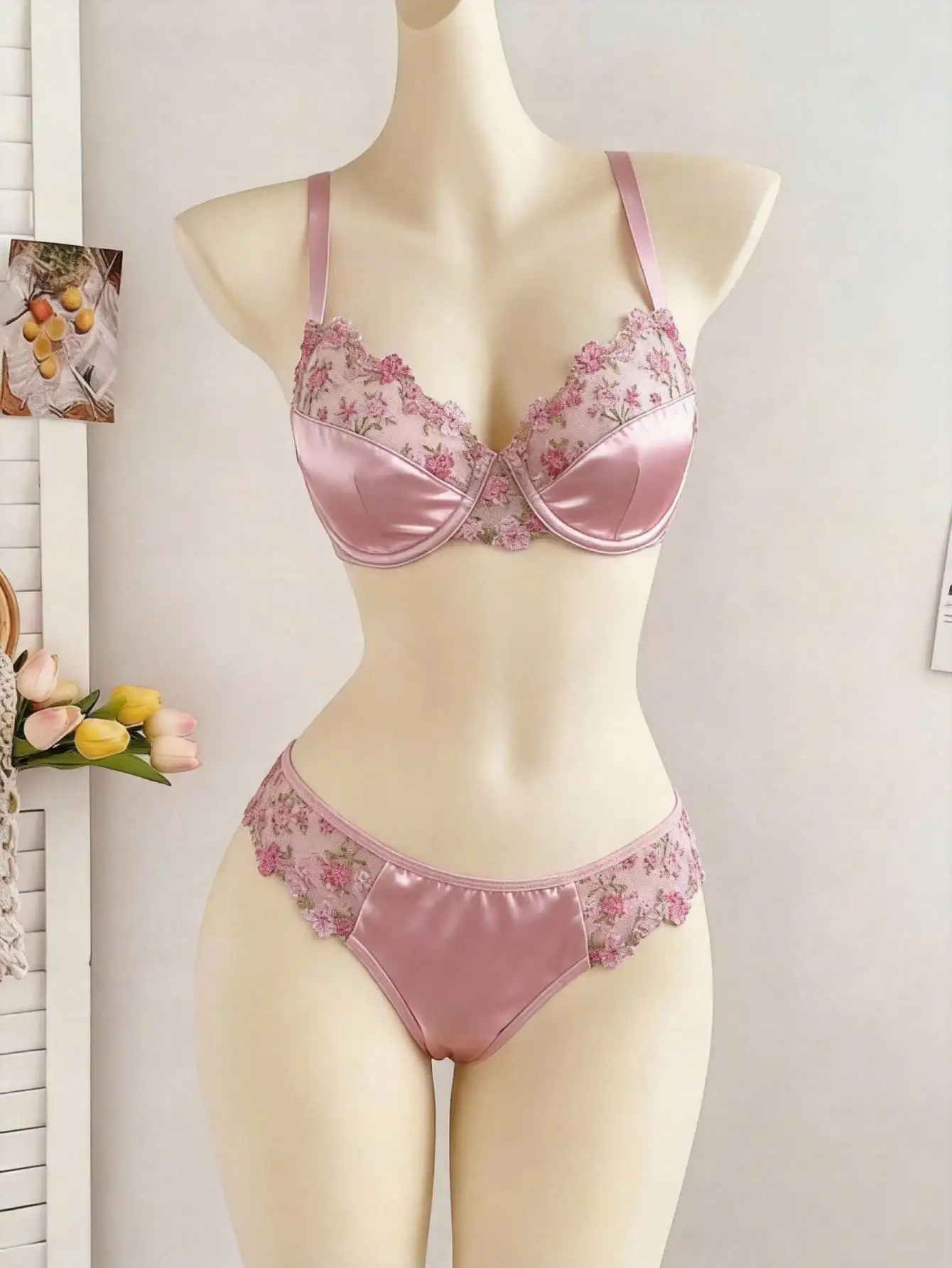 

Pink Floral Lace & Satin Women's 2-Piece Lingerie Set for Everyday Wear