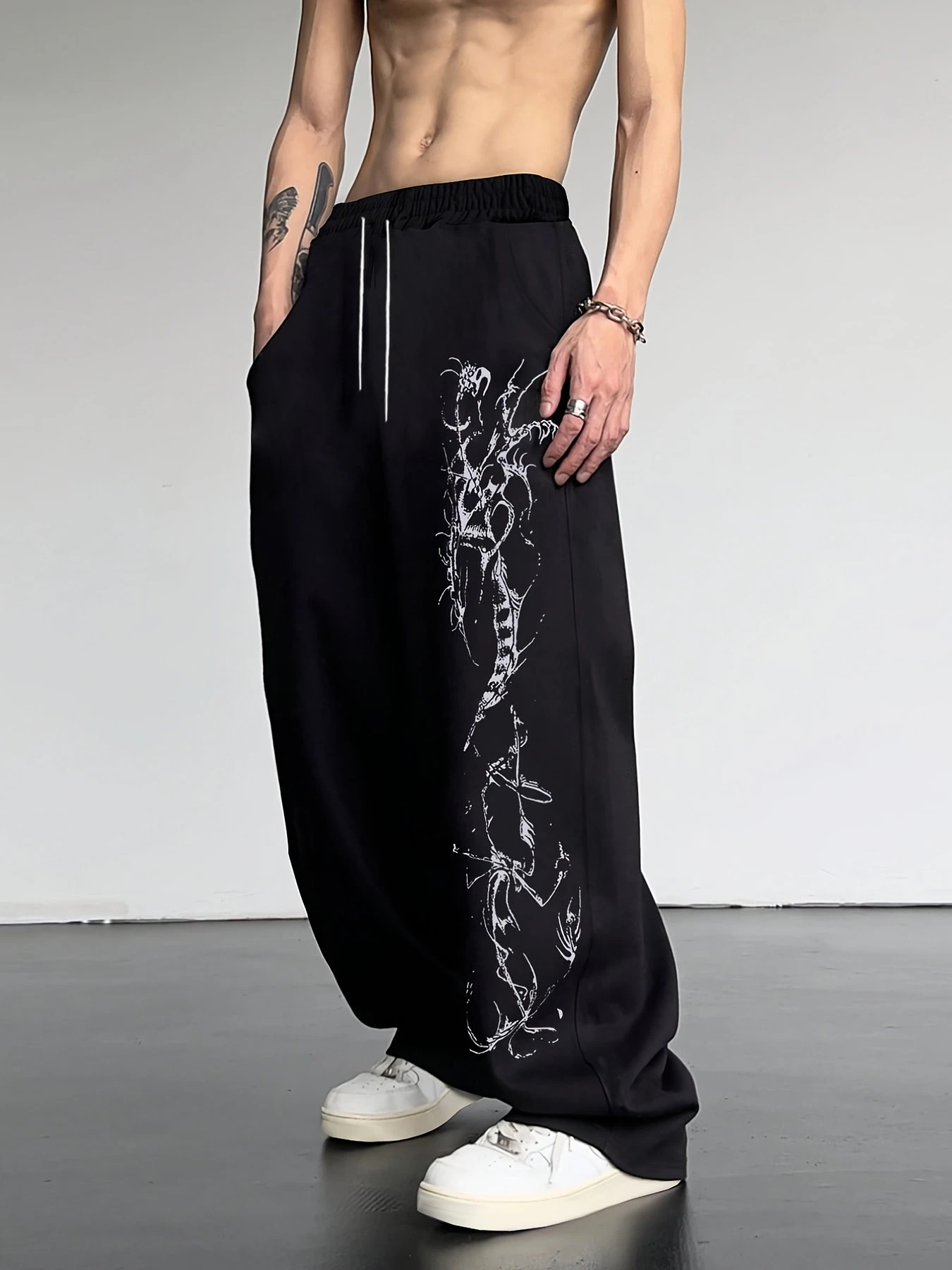 Men's casual sports pants with printed patterns are suitable for casual wear in all seasons  baggy pants