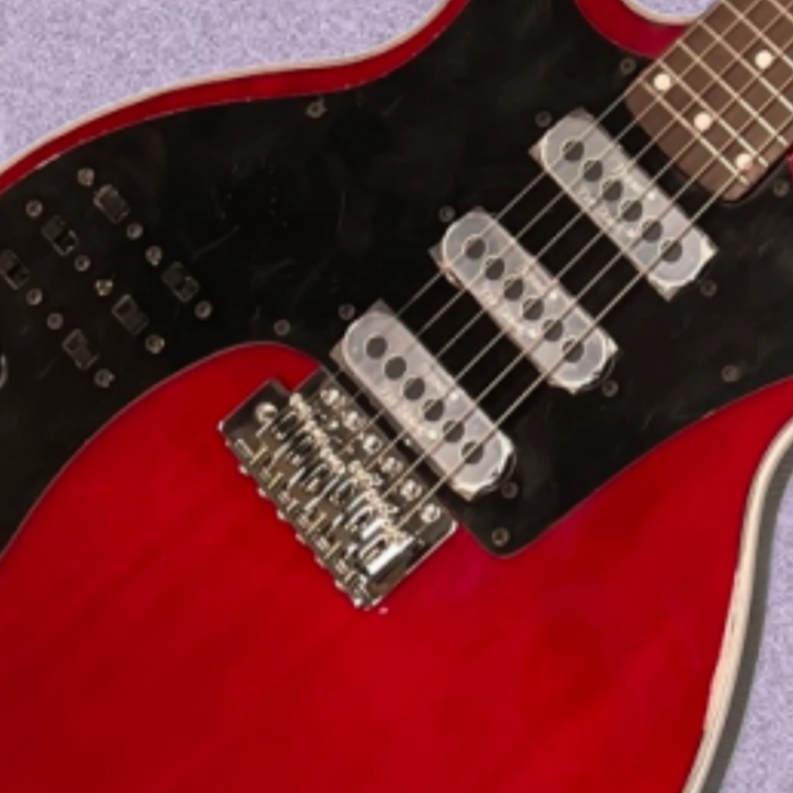 6-string electric guitar with three single-coil pickups and a dual independent knob system, left-handed friendly electric guitar
