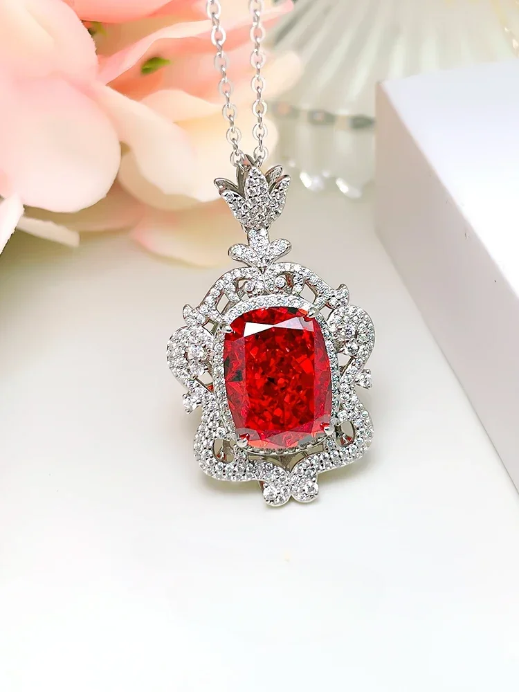 Desire Luxury  Inlaid Sterling Silver Orange Red Retro Pendant with High Carbon Diamond, High-end and Versatile Woman