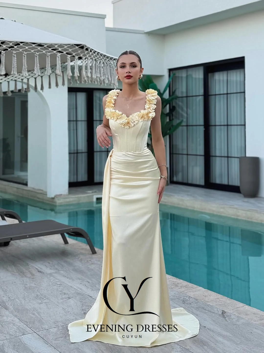 فساتين سهرة نسائية فاخرة من CUYUN بأشرطة على شكل زهور مصنوعة يدويًا فستان حفلات رائع مخصص بطول الأرض ثوب مسائي رسمي