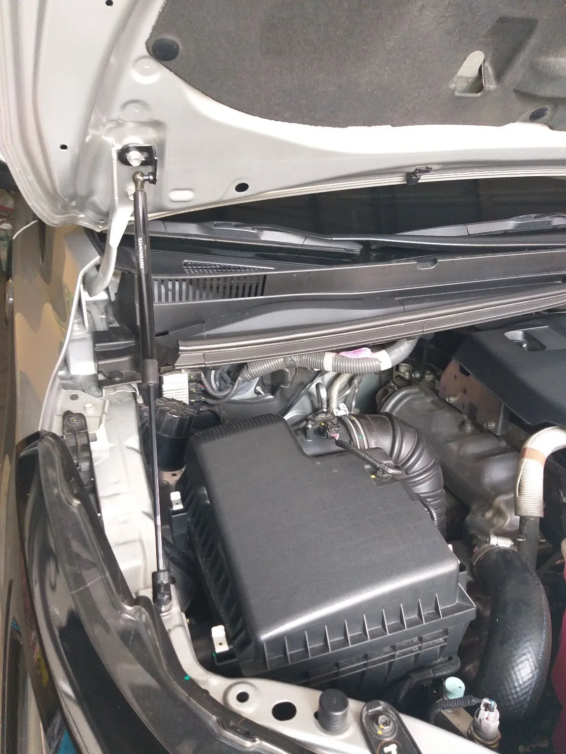 

2 шт. демпфер капота для Toyota Innova AN140 II 2015-2021 MPV передний капот модифицированные газовые стойки подъемная опора амортизатора поршневые стержни