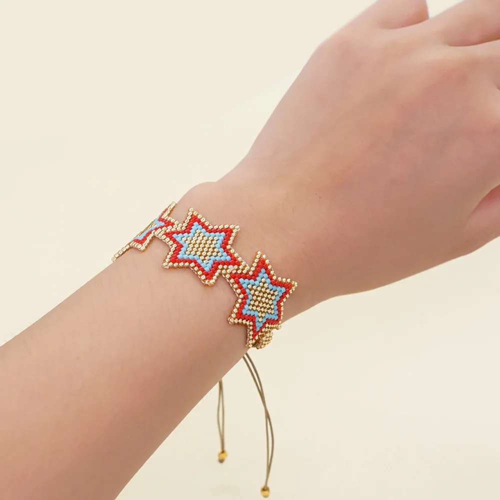 

ZGMXR Богемия Браслет из рисовых бусин Градиент цвета Регулируемый индивидуальный браслет ручной работы с шестигранной геометрией и звездами из бисера