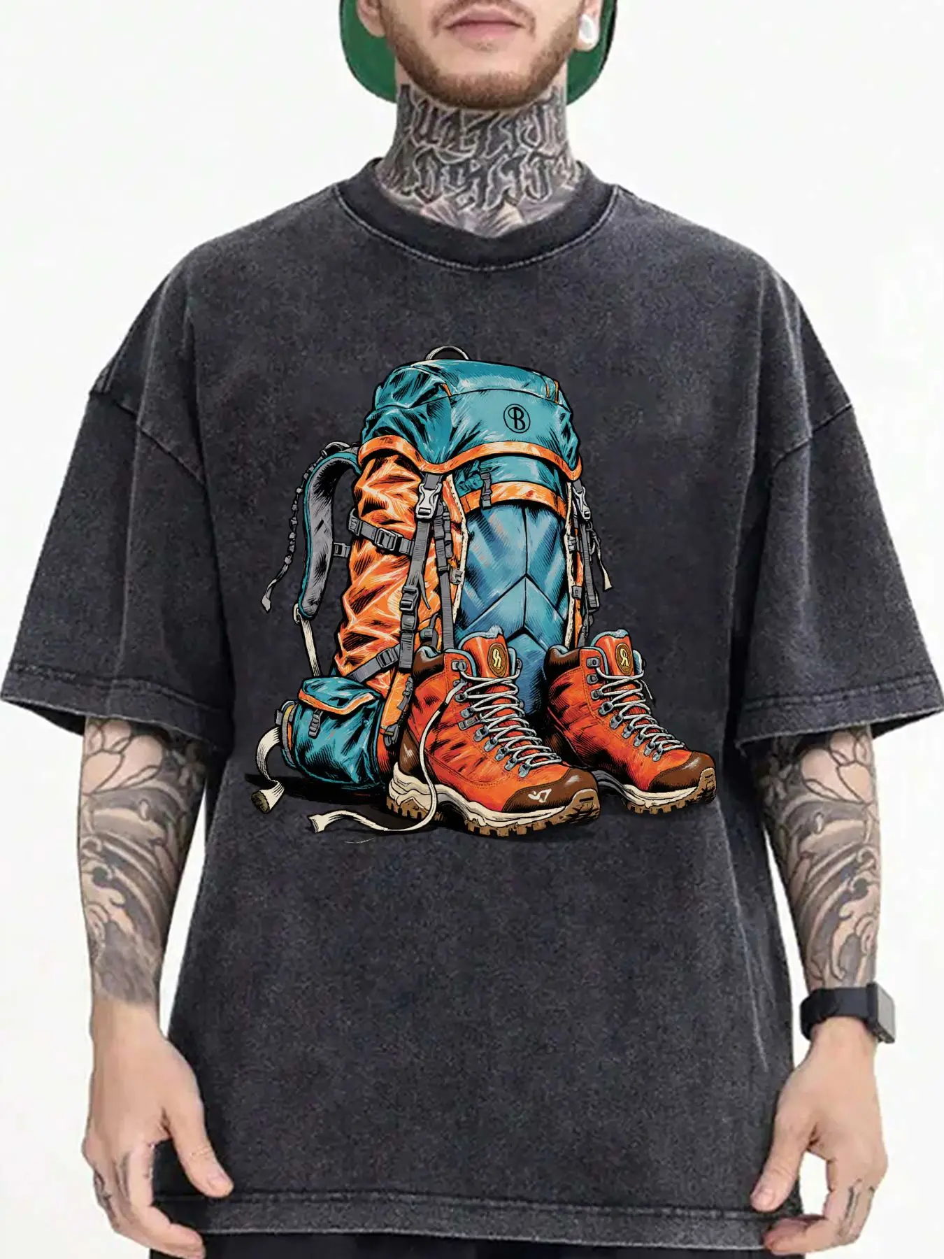 Men's Pure Loose-Fit Vintage T-Shirt with Hiking Backpack and Boot Print - Turquoise and Orange Outdoor Adventure Print, Drop-Shoulder Crew Neck Casual Street Style T-Shirt, Suitable for Camping, Hiking, and All Seasons - Perfect Gift for Dad and Adventurers