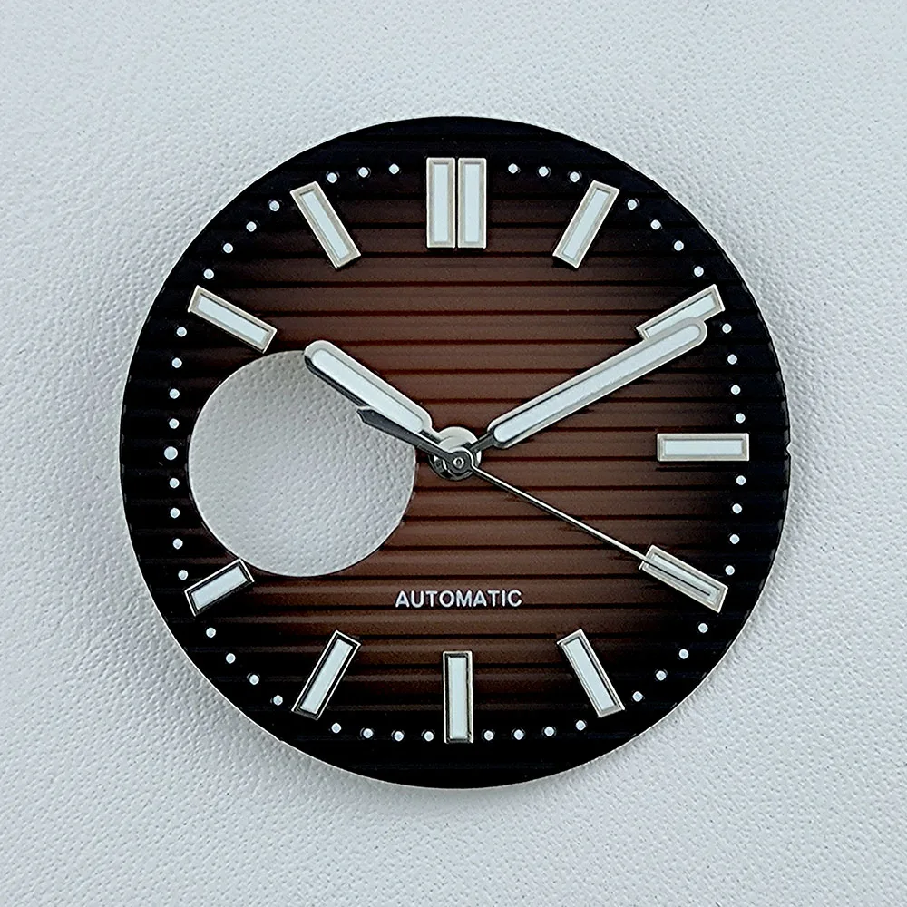 Quadrante dell'orologio NH38 Quadrante da 29,5 mm Quadrante con logo personalizzato quadrante scavato verde luminoso adatto per accessori per orologi con movimento NH38