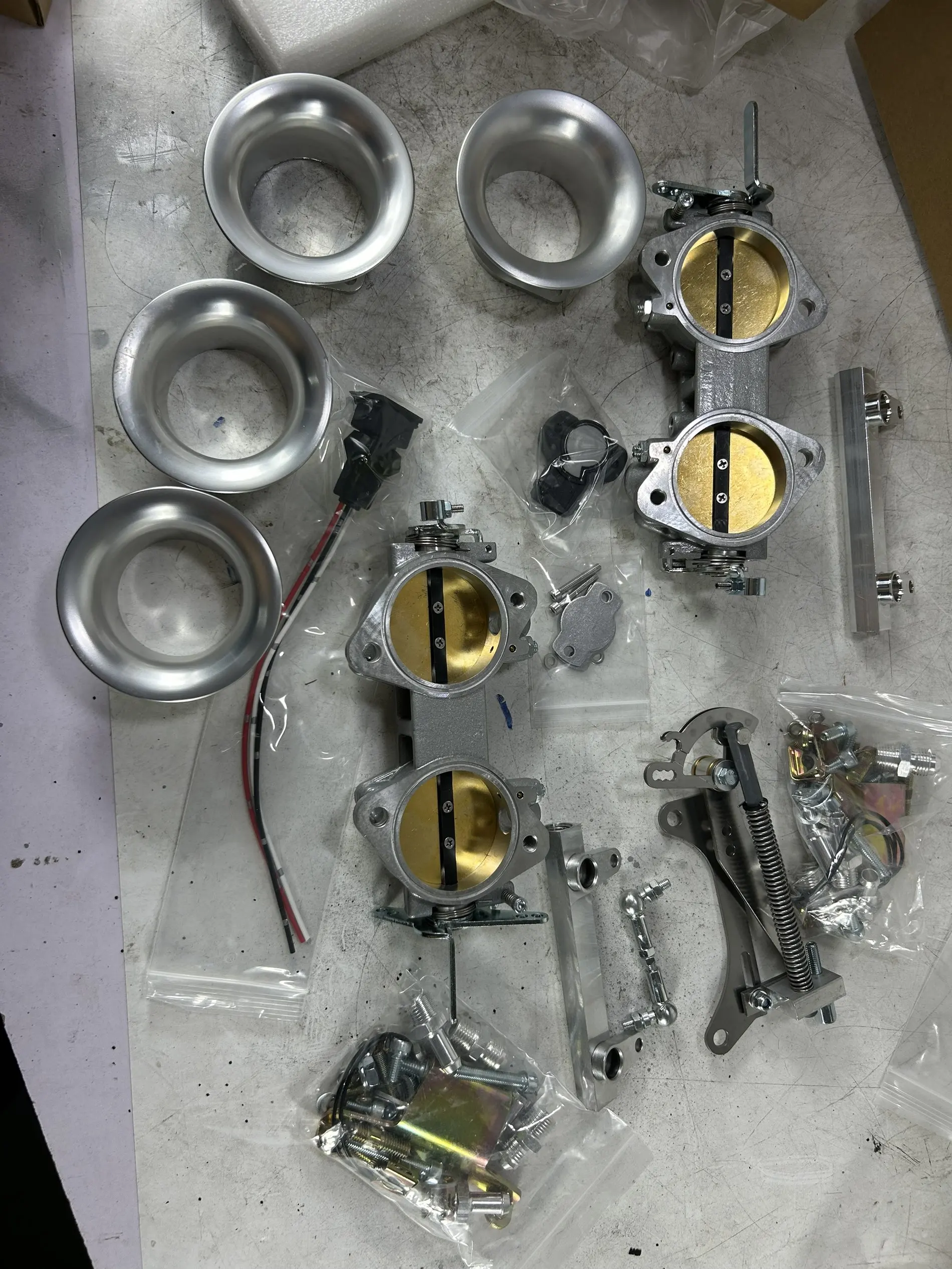SherryBerg 52mm Bore 52DCOE Twin Throttle Body Injection+LINKAGE+AIR HORNS+TPS  KIT FOR Ford 2L Jenvey Weber DCOE EMPI Silvery