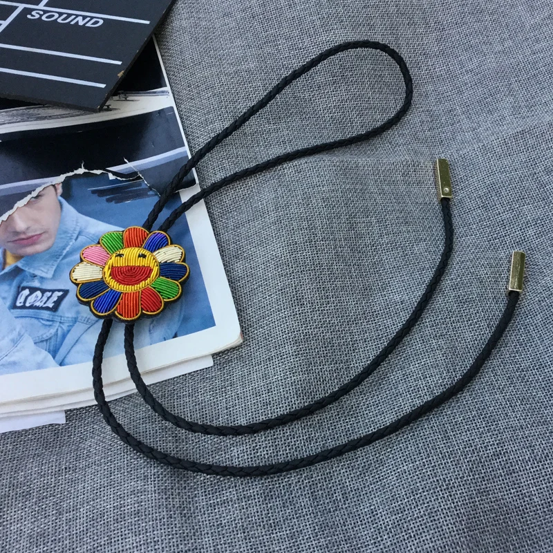 Bordado colorido Bolo Tie para homens, Laço exclusivo do pescoço, Design original, Acessório de moda