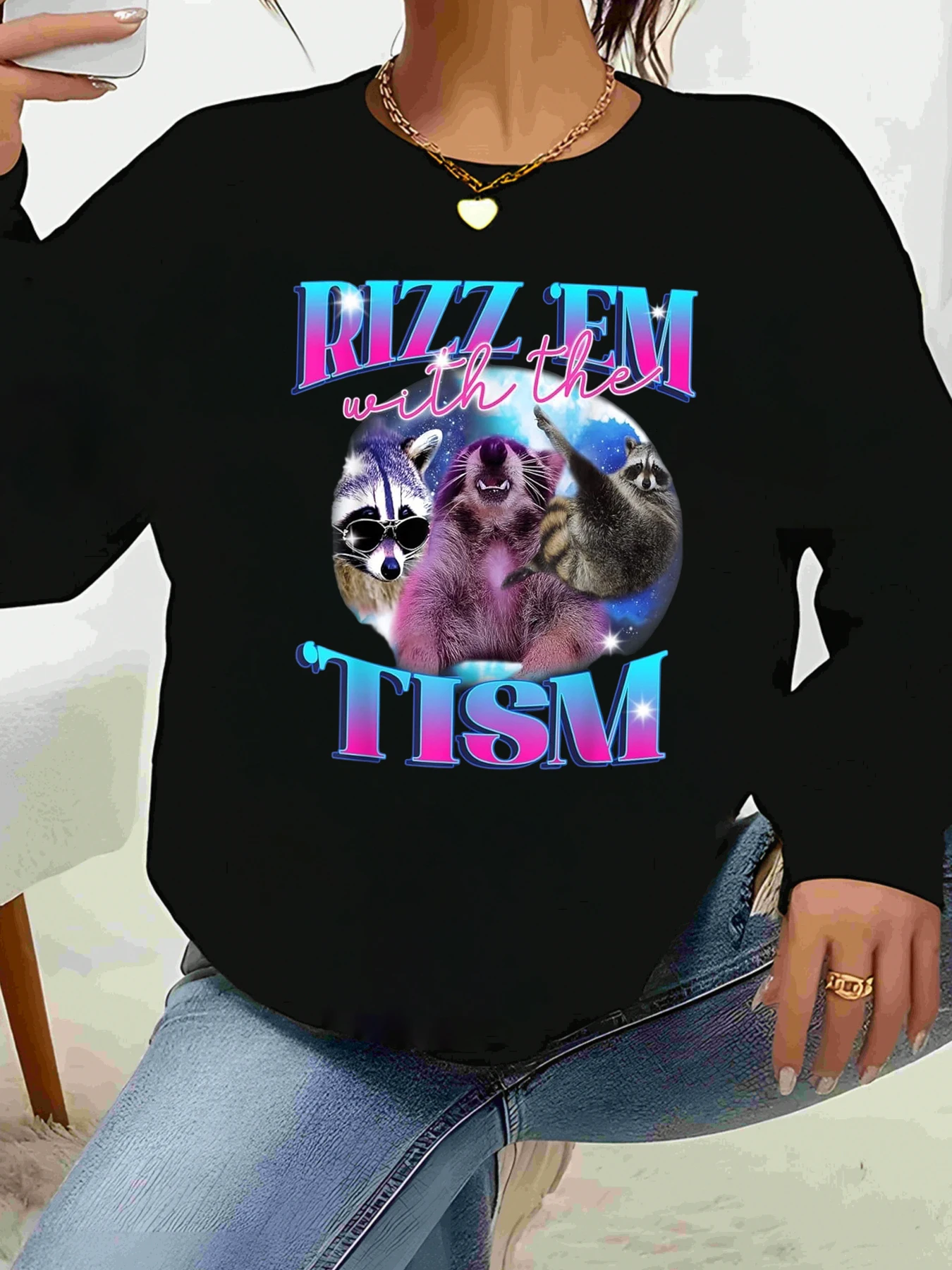 เสื้อสเวตเชิ้ตแขนยาวพิมพ์ลายแรคคูน Rizz Em with the Tism แฟชั่นลำลองสำหรับผู้หญิง