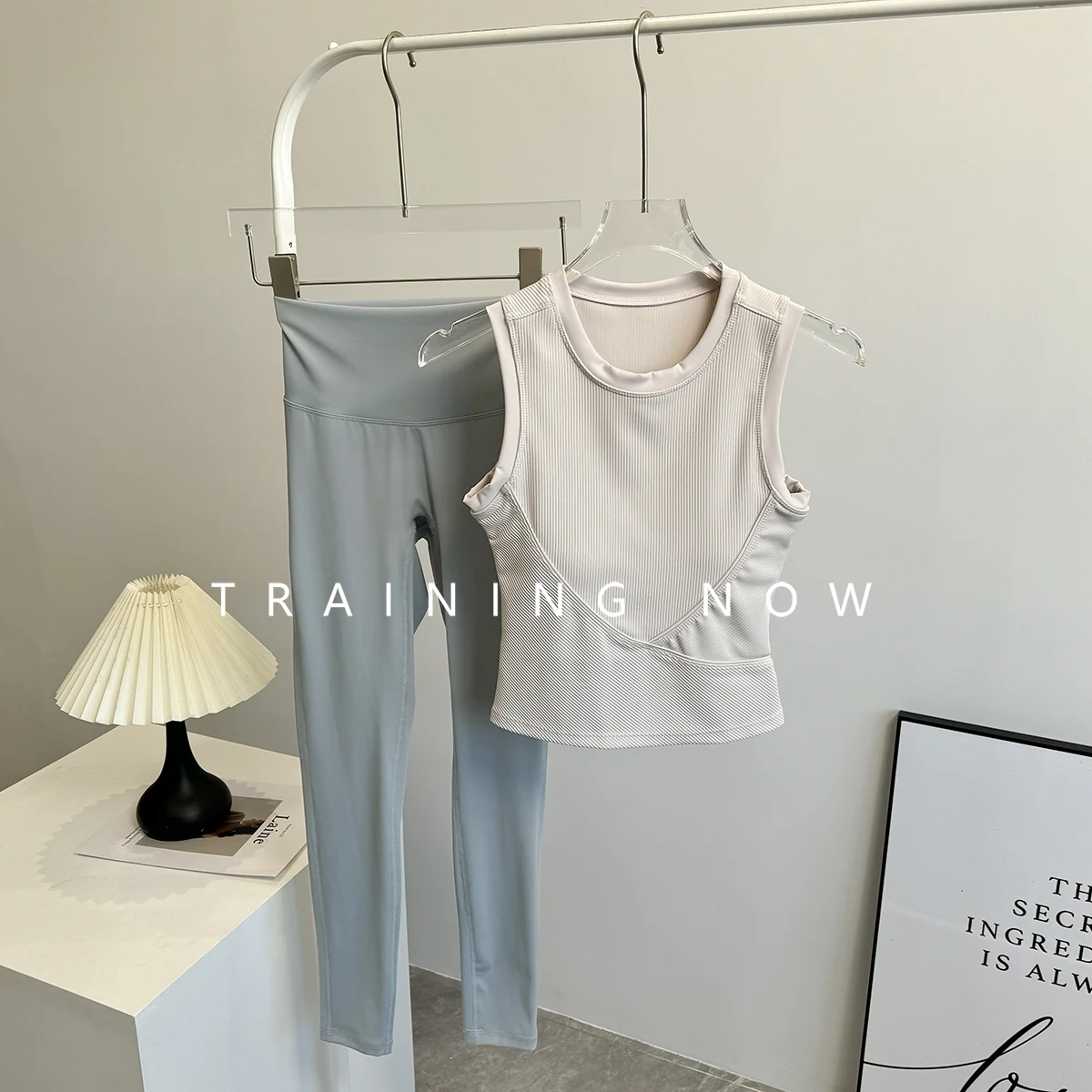 بدلة يوجا للنساء في أزياء الصيف وتمارين الجري الجميلة بدون أكمام، بدلة لياقة بدنية بيلاتيس سريعة الجفاف #2