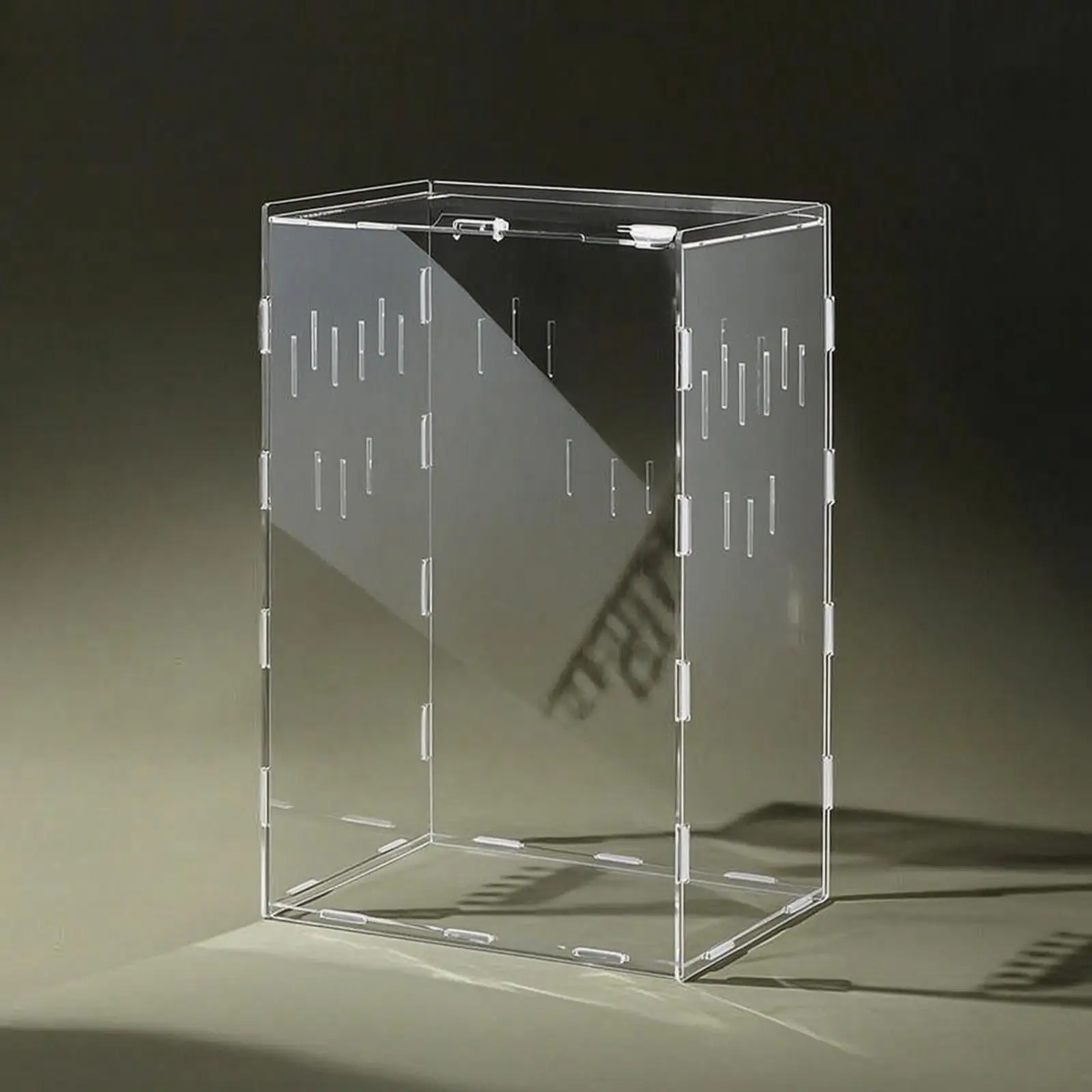 Acrylic Reptile Habitat - 360 Degree Visibility