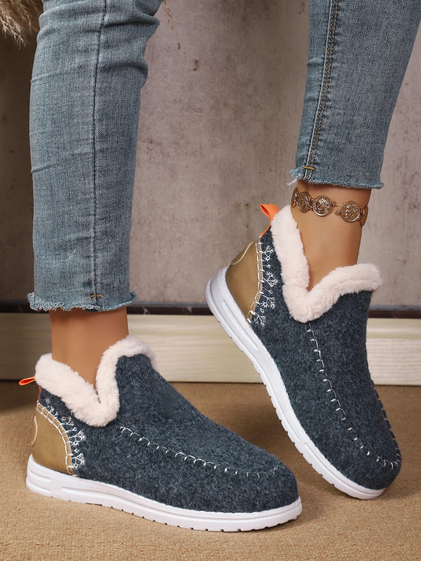 Damen Winter Slip-On Stiefeletten mit Flauschigem Kragen, Weichem Filz, Warmem Fleecefutter, Flach, Rutschfest, Leicht, für den Alltag, Schneestiefel – Detail 35